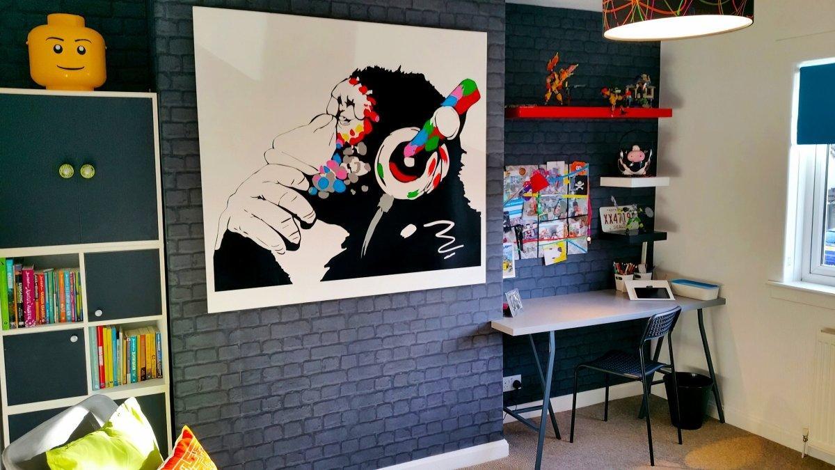 Cool monkey wall decal with headphones in a stylish kids room, adding personality to the decor.