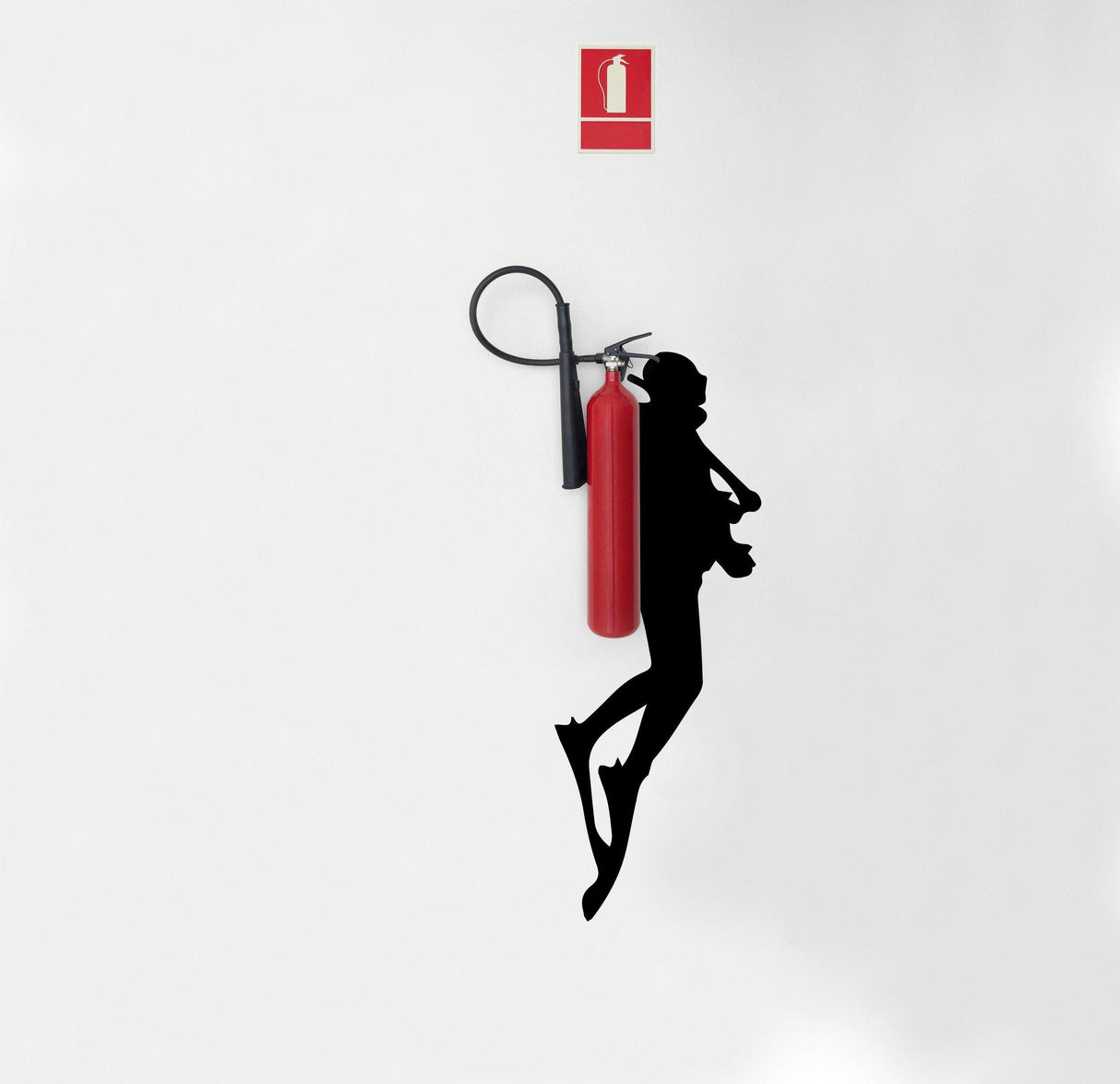 Scuba diver wall sticker featuring a fire extinguisher silhouette, perfect for ocean lovers and diving enthusiasts.