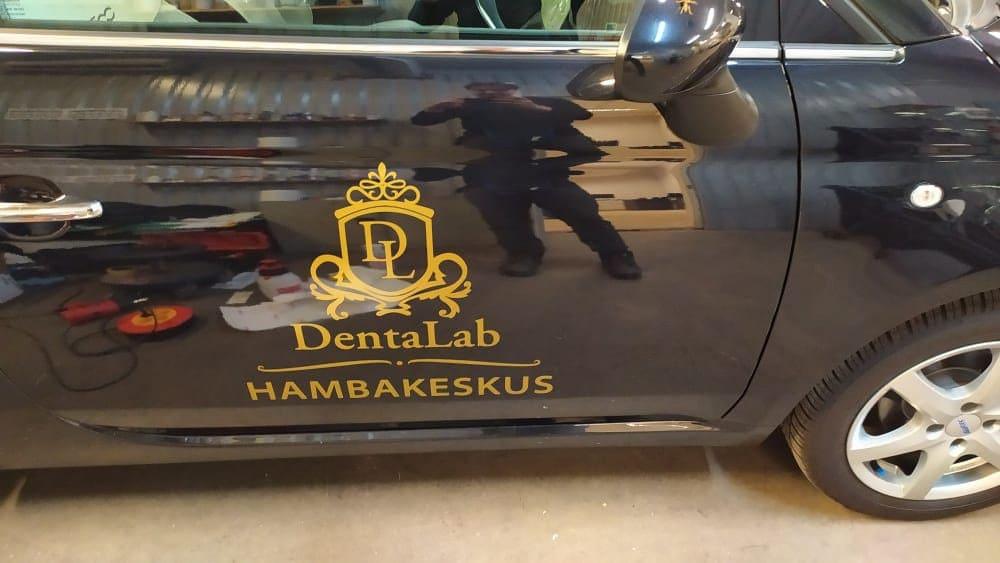 Custom car decal featuring DentalLab and Hambakeskus logo on a black vehicle side.