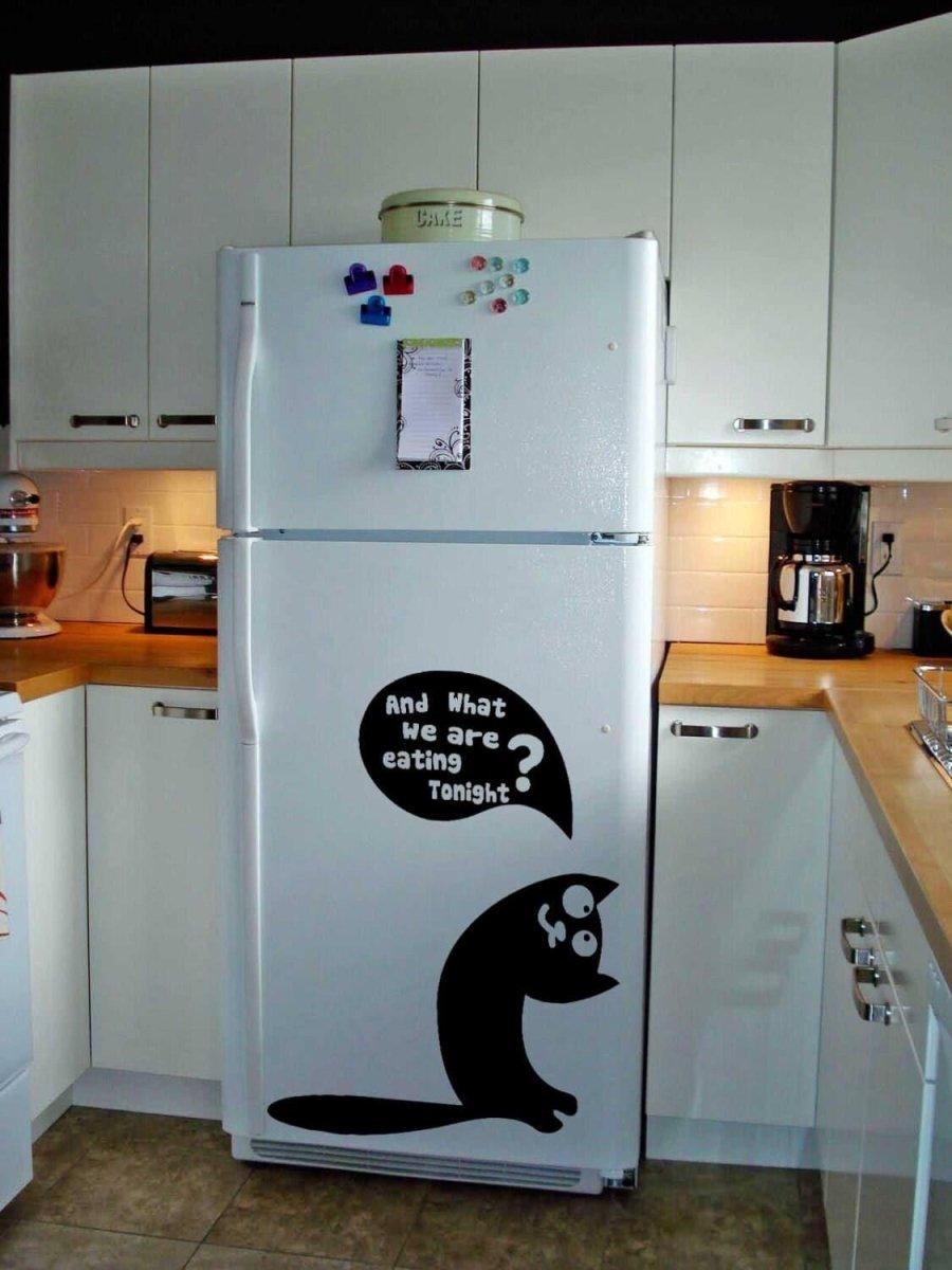 Whimsical vinyl sticker on kitchen fridge with cute cat and speech bubble asking what to eat tonight.