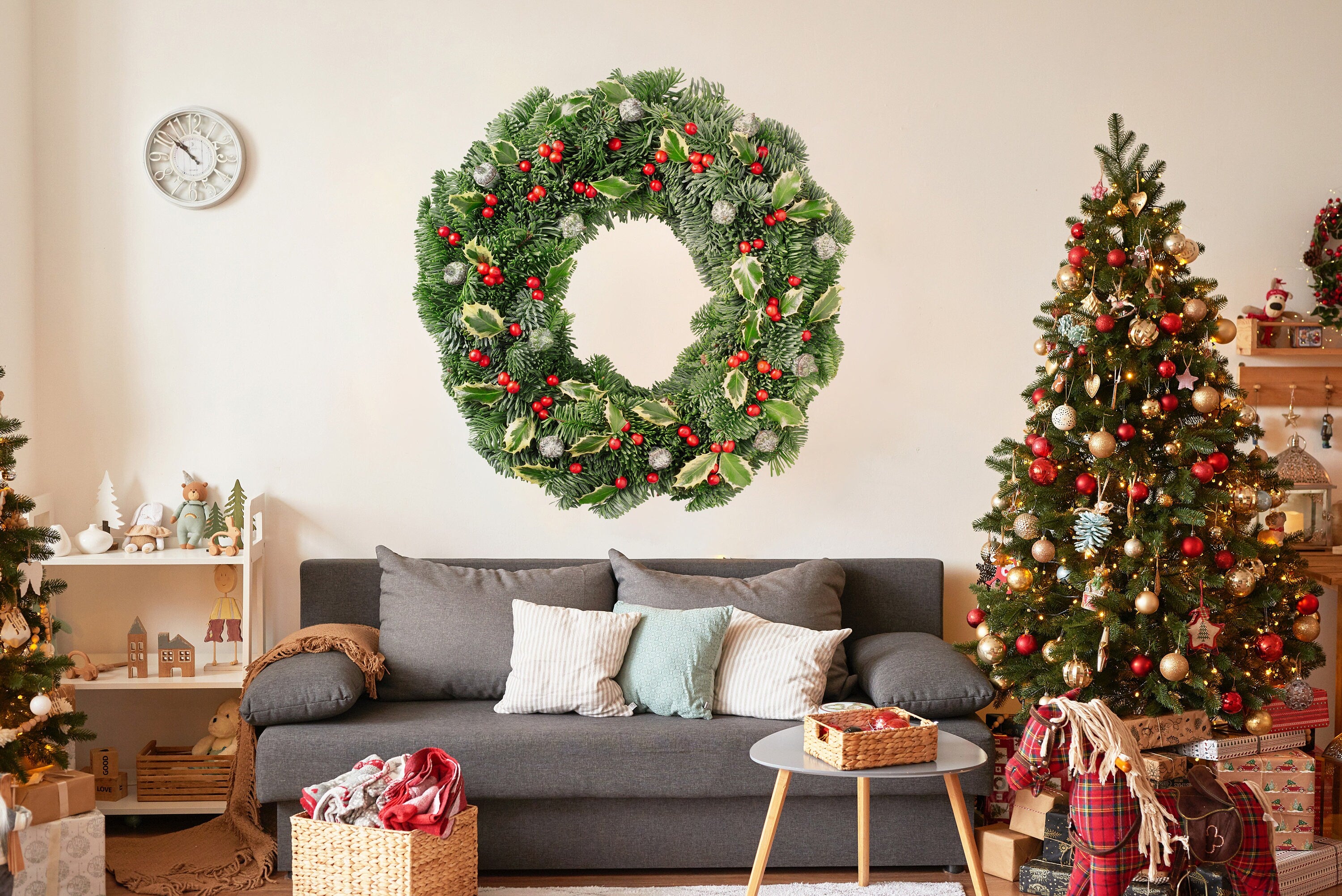 Verdant Christmas Wreath Wall Decal - Thumbnail 2